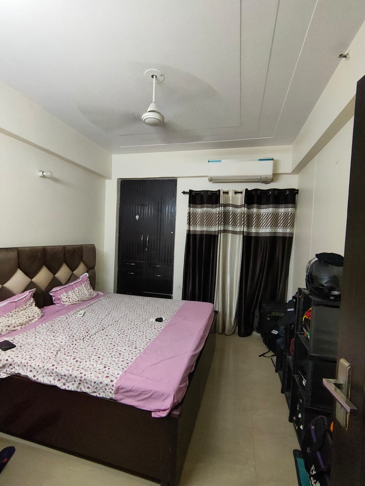 3BHK 8th Floor in Noida - View 2