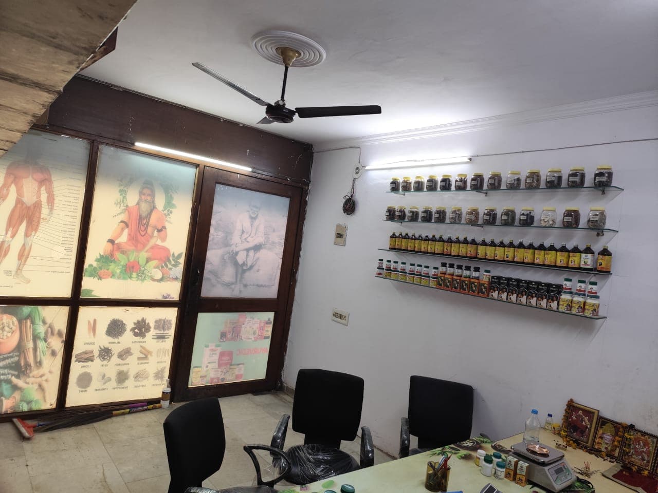 Shop in Birbal Road, Jangpura Extension, लाजपत नगर, Defence Colony Tehsil, South East Delhi, Delhi, 110014, India - View 2