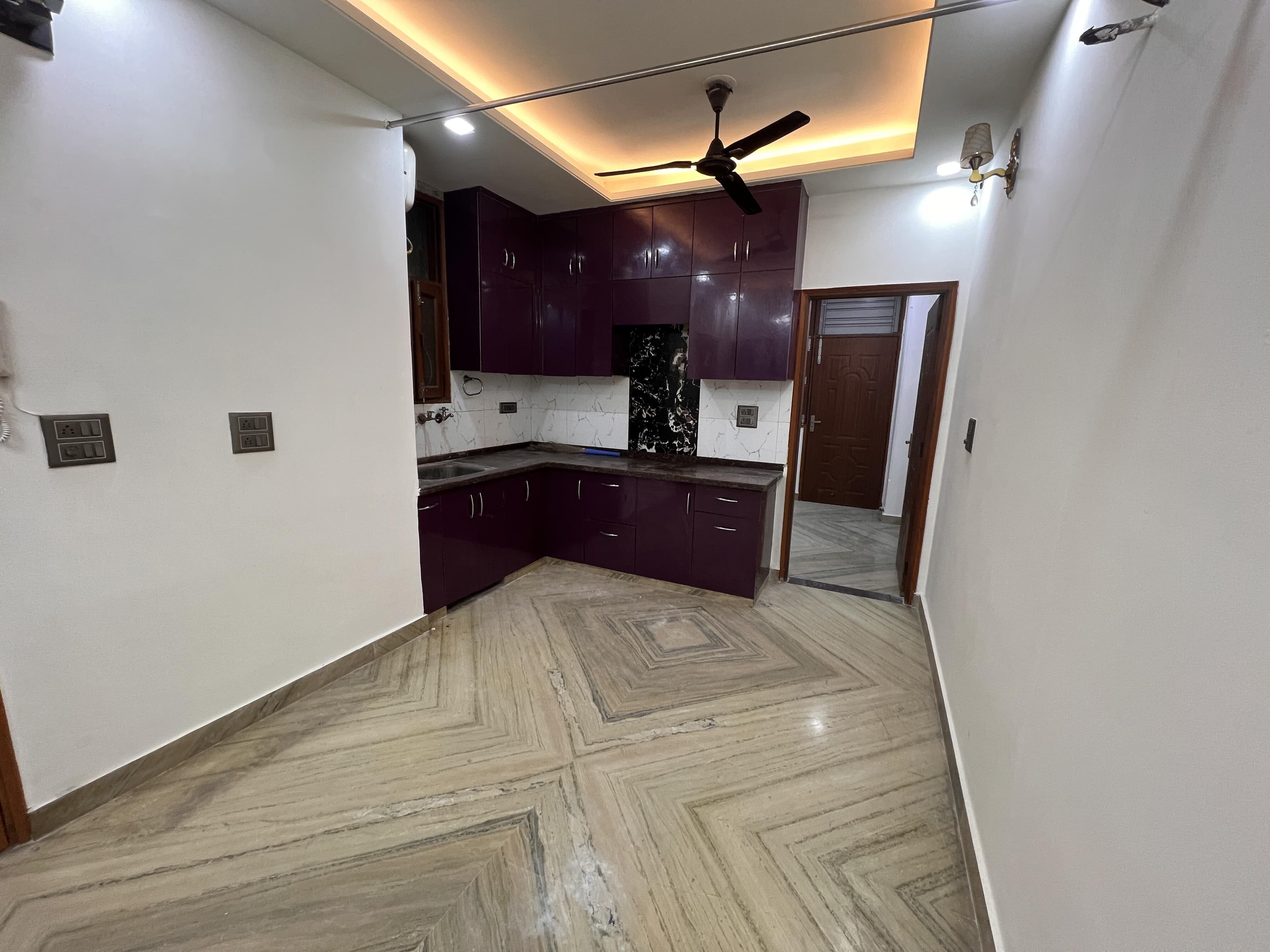 Apartment in Noida Sector-8 - View 3
