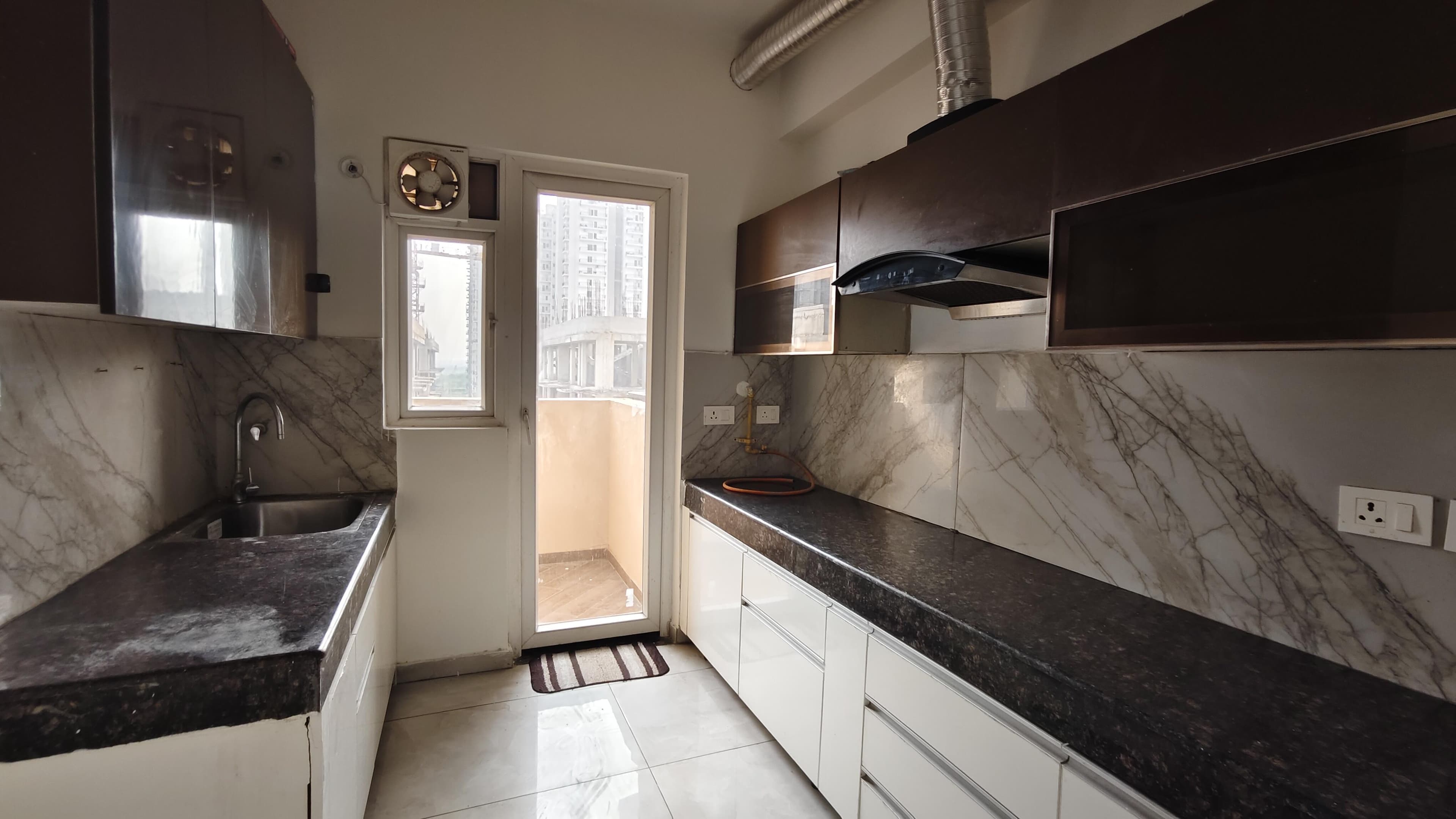 4BHK 