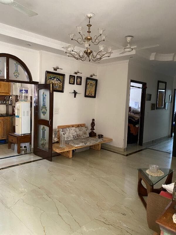 3BHK  in MAHARANI, JEEVAN , SOUTH DELHI - View 2