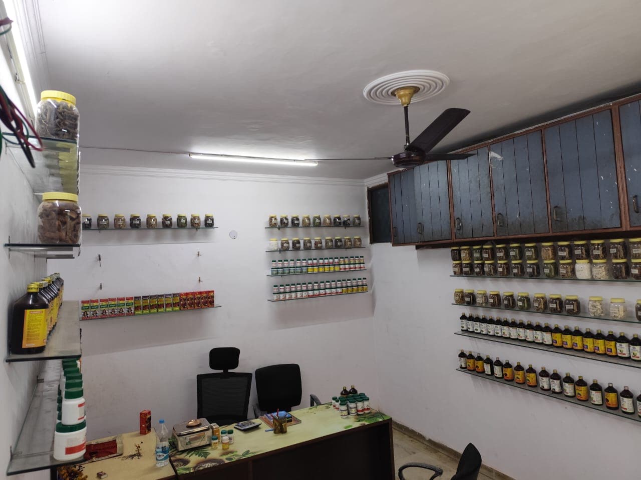 Shop in Birbal Road, Jangpura Extension, लाजपत नगर, Defence Colony Tehsil, South East Delhi, Delhi, 110014, India - View 3